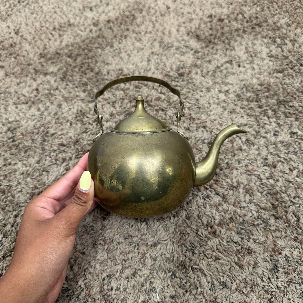 Vintage Solid Brass Teapot with Lid and Swing Handle Decorative Tea Kettle
